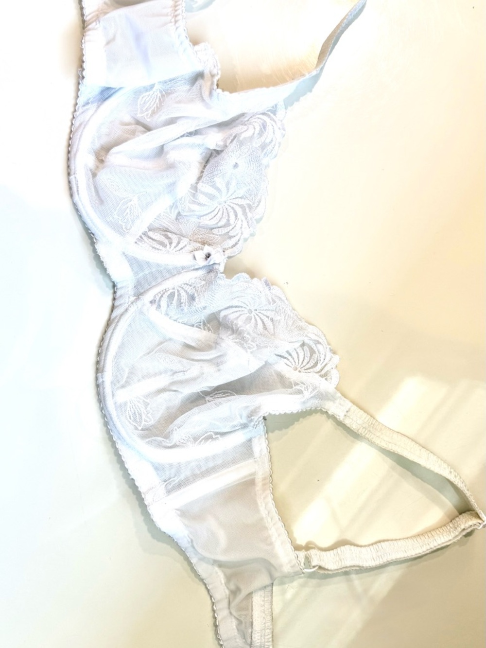 Chic White Lace Underwire Bra